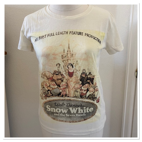 Chaser Women’s Disney X Snow White Short Sleeve Graphic Tee Shirt Top - Picture 3 of 3